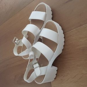Unworn NWOT size 7 White Platform Sandals